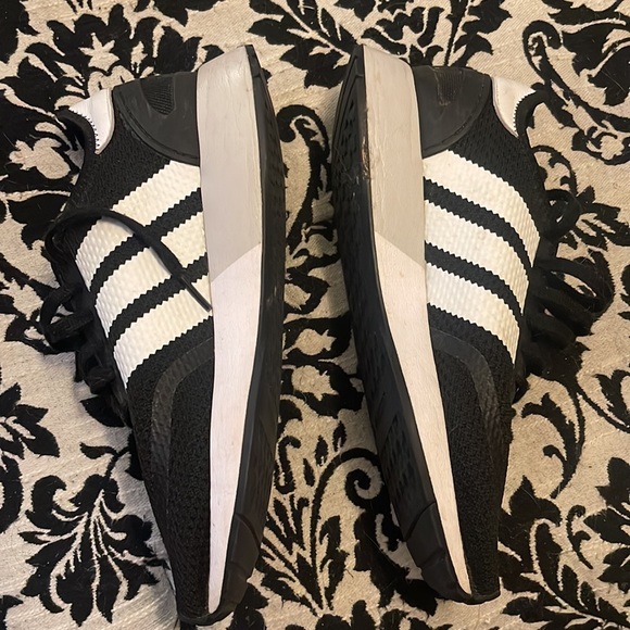 These are fairly worn adidas sneakers - Picture 3 of 6